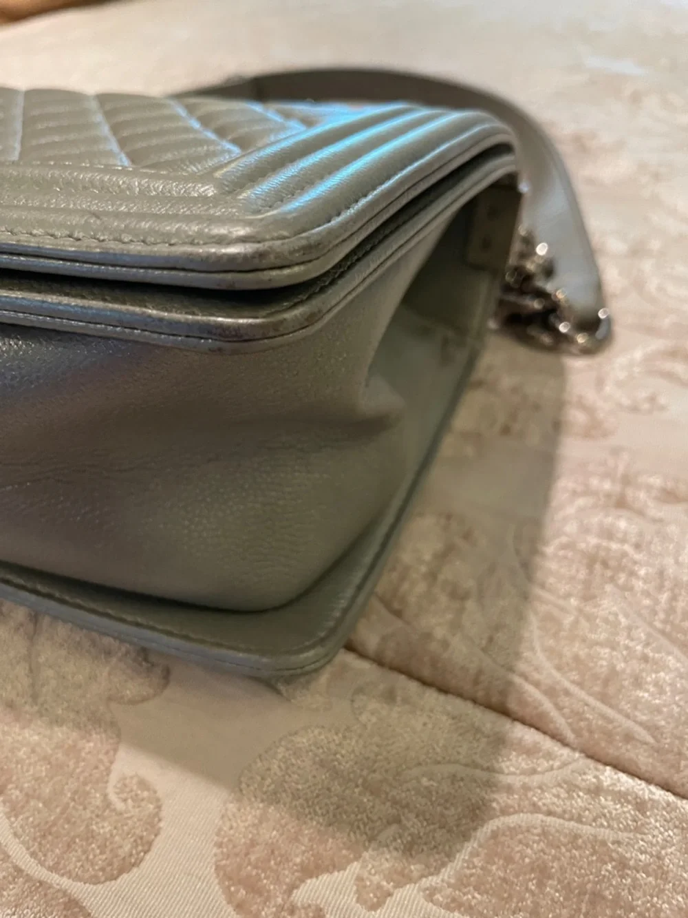 CHANEL Metallic Silver Quilted Shoulder Bag with Chain Strap. Great condition